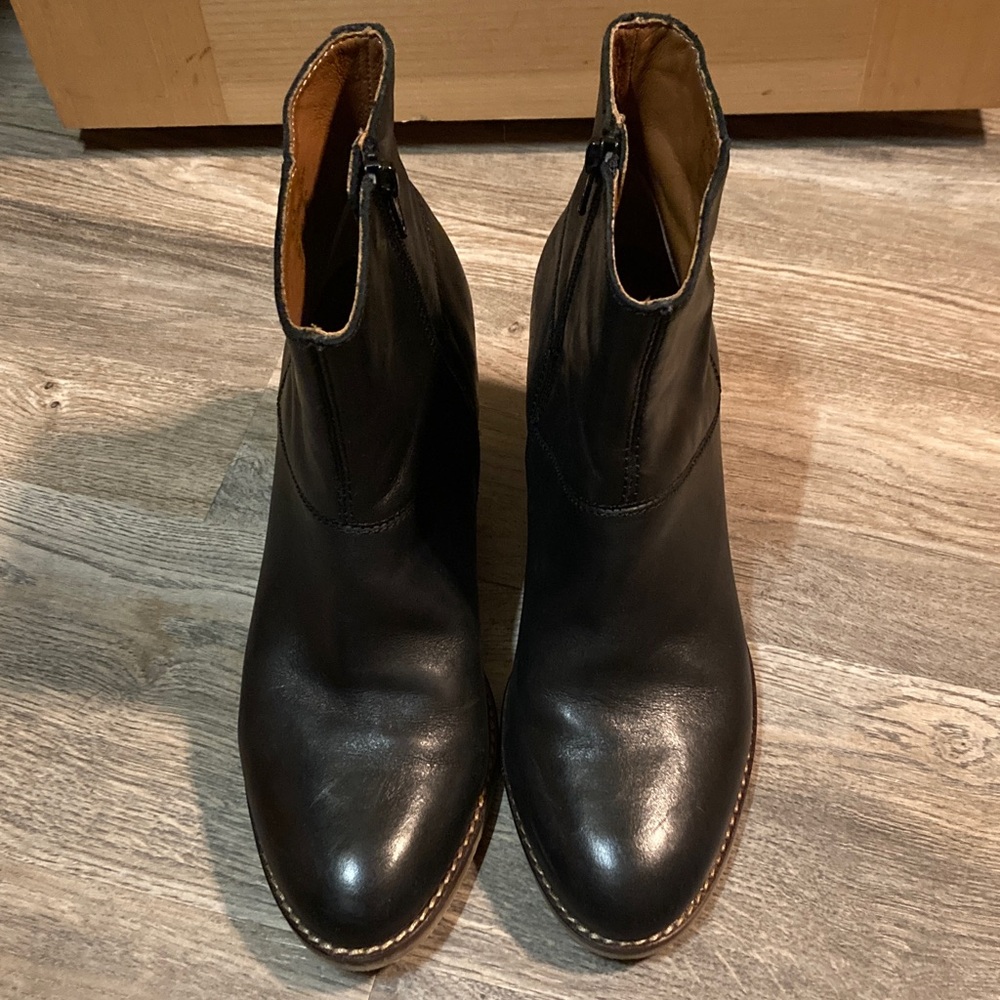 House of Harlow 1960 Lilly Black Leather Ankle Booties - Picture 2 of 8